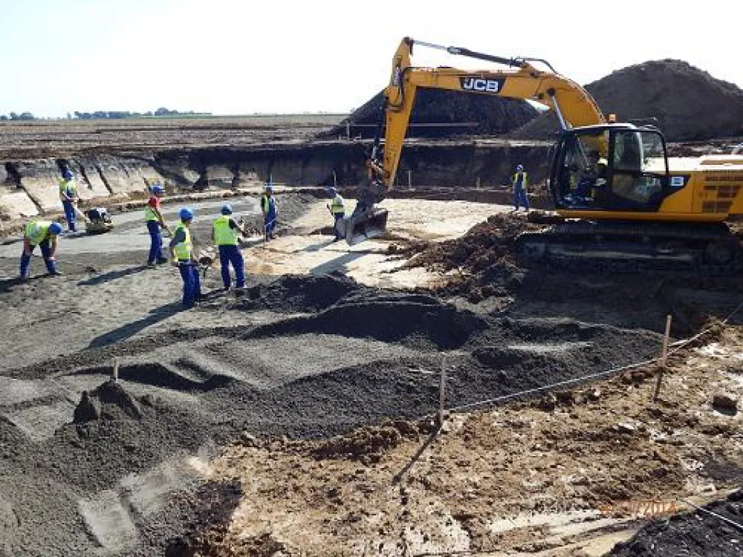 Betonguss eines von 21 Fundamenten