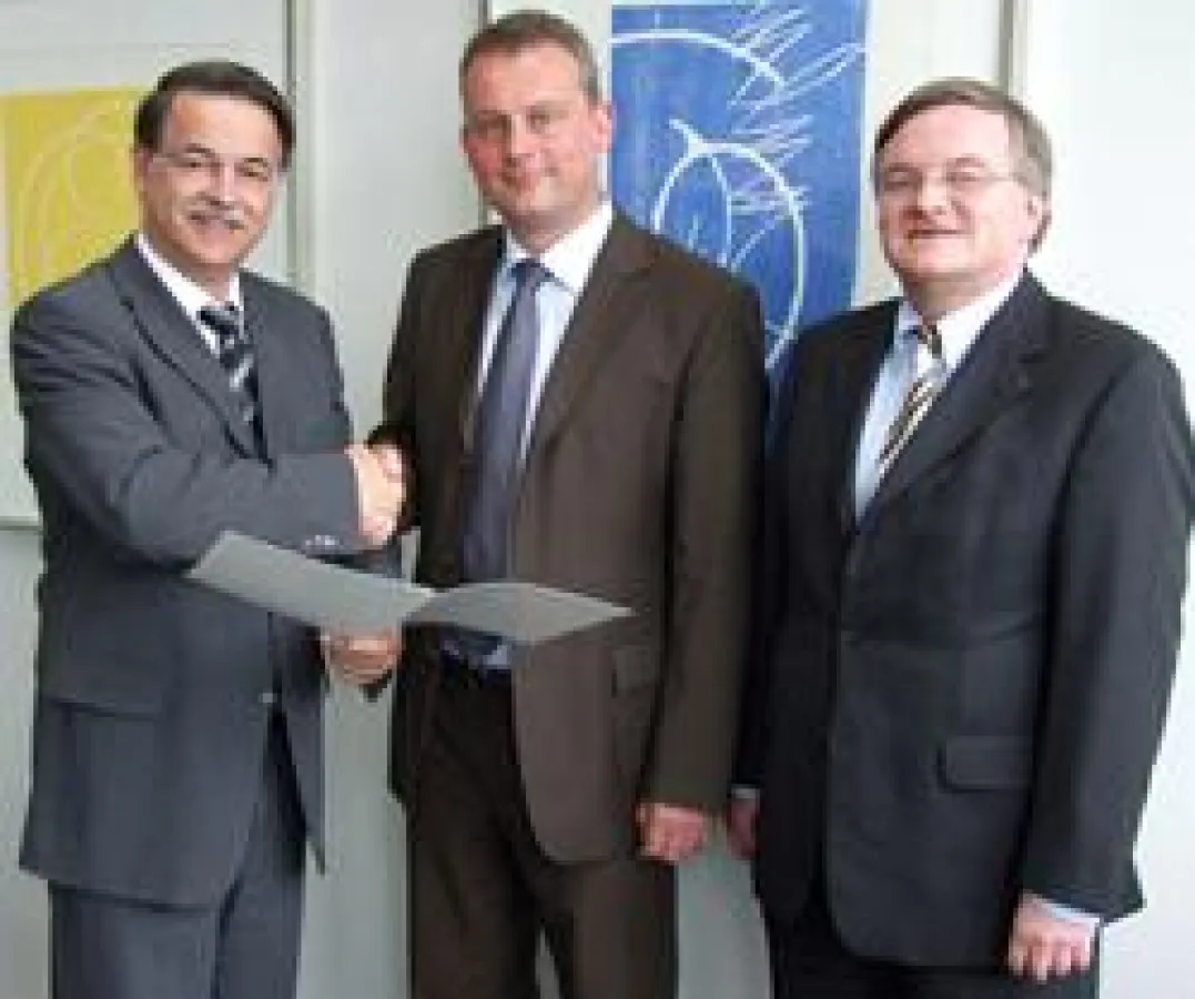 (v.l.n.r.): Dr. Detlef Reeker, Prof. Dr. Michael Clasen und Prof. Dr. Horst Kasselmann