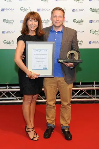 Carlsberg Preis 2014 für \"Bestes Hotelrestaurant“ - Große Auszeichnung für Gourmetrestaurant OSTSEELOUNGE Bild: Carlsberg Preis 2014 für \"Bestes Hotelrestaurant“ - Große Auszeichnung für Gourmetrestaurant OSTSEELOUNGE