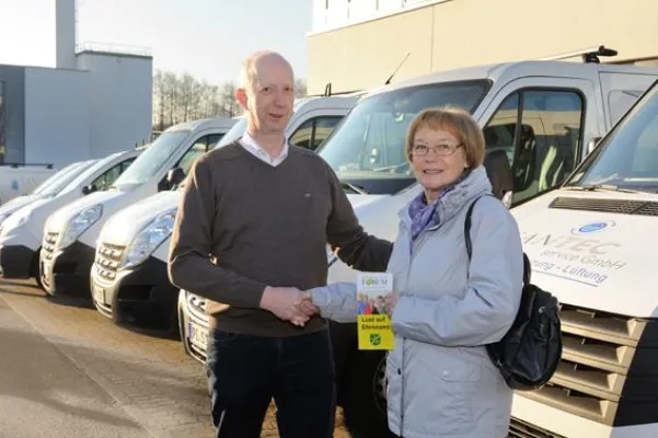 Überraschende Spende für ehrenamtliche Helfer Bild: Überraschende Spende für ehrenamtliche Helfer