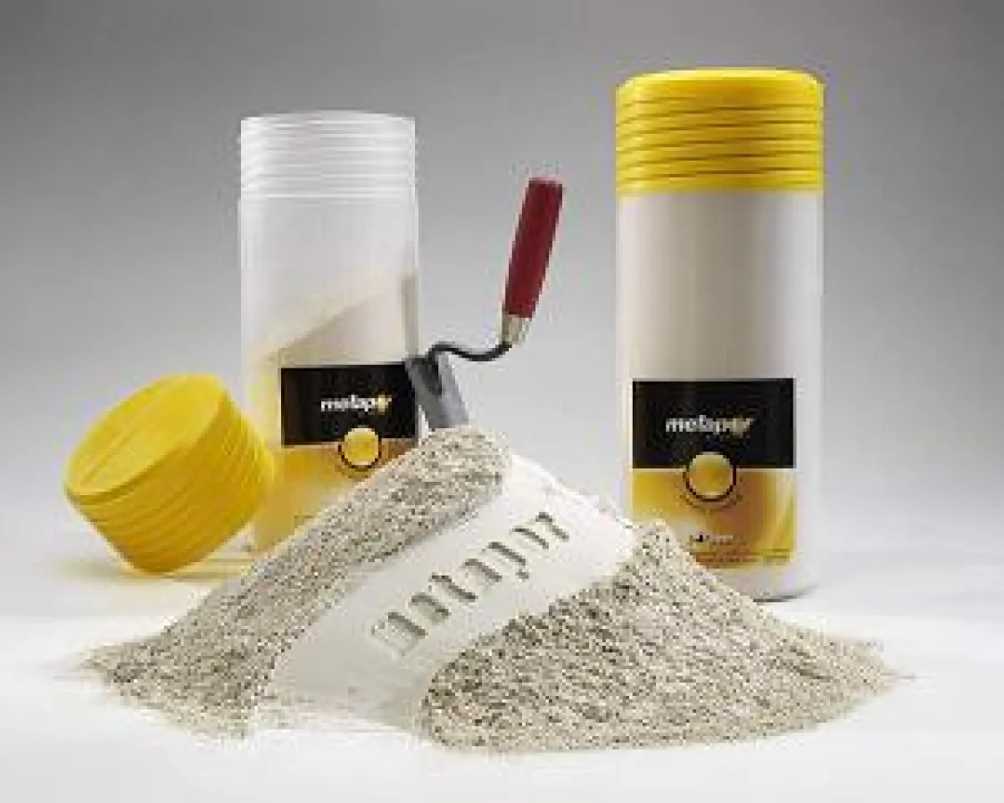Metapor besteht aus Metakaolin mit einem geringen Anteil an feinem Blähglas.
