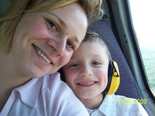 Bild: Krüger erfüllt Herzenswünsche im Rahmen der bundesweiten Arche-Aktion „Puzzle der Wünsche“