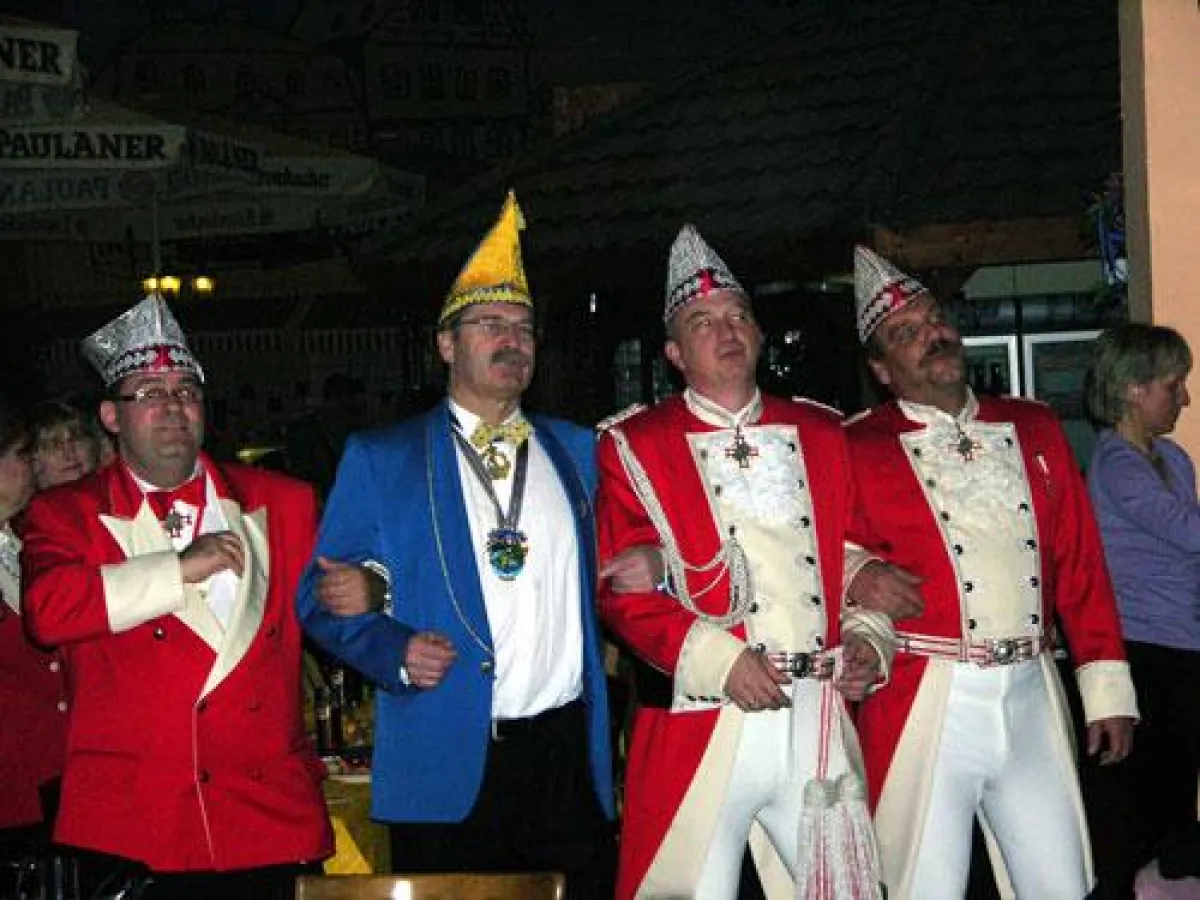 Das designierte Brühler Dreigestirn 2010 bei der Sessionseröffnung 2009 - Jungfrau Michelle (Michael vom Hagen), Hans Peter Breidenbach (Literat), Prinz Wolfgang III. (Wolfgang Lis) und Bauer Jürgen (