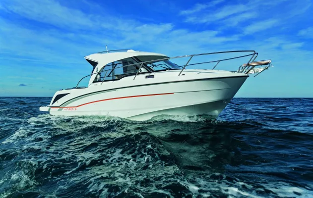 Bild: Beneteau Antares 8 fur Tagesausfluge und längere Touren auf der Müritz und Ostsee