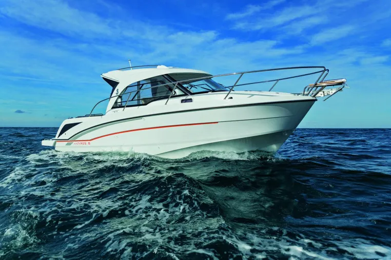 Bild: Beneteau Antares 8 fur Tagesausfluge und längere Touren auf der Müritz und Ostsee