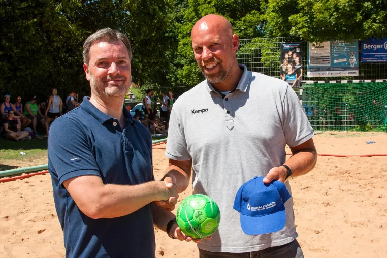 Bild: Deutsche Krebshilfe informiert beim Beachhandball