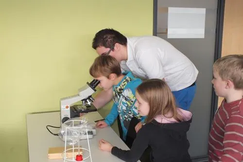 Bild: „Wunderwerk Körper“ Hochschule Fresenius und HELIOS Kliniken veranstalteten 8. Juniorakademie in Idstein