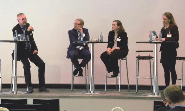 Szenario Industrie 4.0 - Spielend fertigen in menschenleeren Hallen Bild: Szenario Industrie 4.0 - Spielend fertigen in menschenleeren Hallen