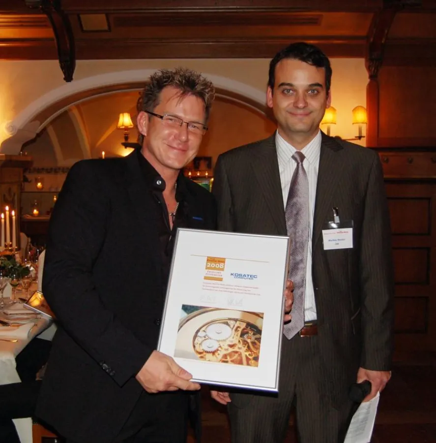 Andreas Sander von KOSATEC Computer mit Chefredakteur Markus Reuter und Preis