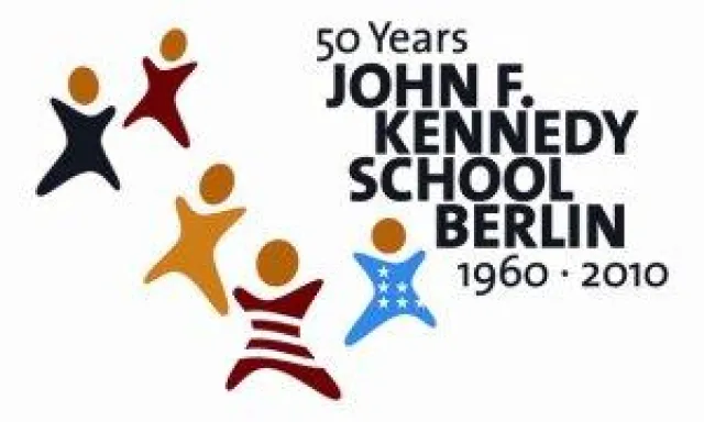 Bild: Voices through the wall - US-Botschafter Philip D. Murphy feiert mit John-F.-Kennedy-Schule Mauerfall 1989