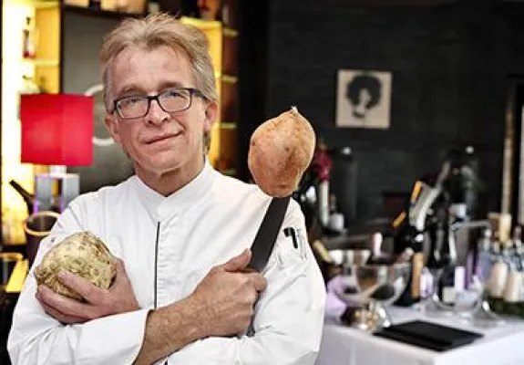 Gault Millau vergibt erneut 16 Punkte für Günter Rönners Kochstil – Kleine Kulinarische Kunstwerke Bild: Gault Millau vergibt erneut 16 Punkte für Günter Rönners Kochstil – Kleine Kulinarische Kunstwerke