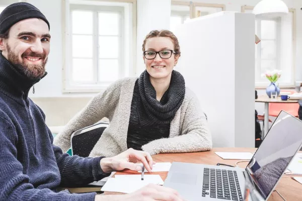 Bild: Bremer Start-Up präsentiert zum ersten Mal seine besonderen Urnenunikate auf "Leben und Tod" Messe in Bremen