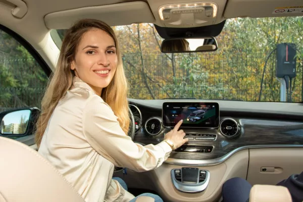 Umweltfreundlich zur Zahnklinik – mit dem Elektro Shuttle Bild: Umweltfreundlich zur Zahnklinik – mit dem Elektro Shuttle