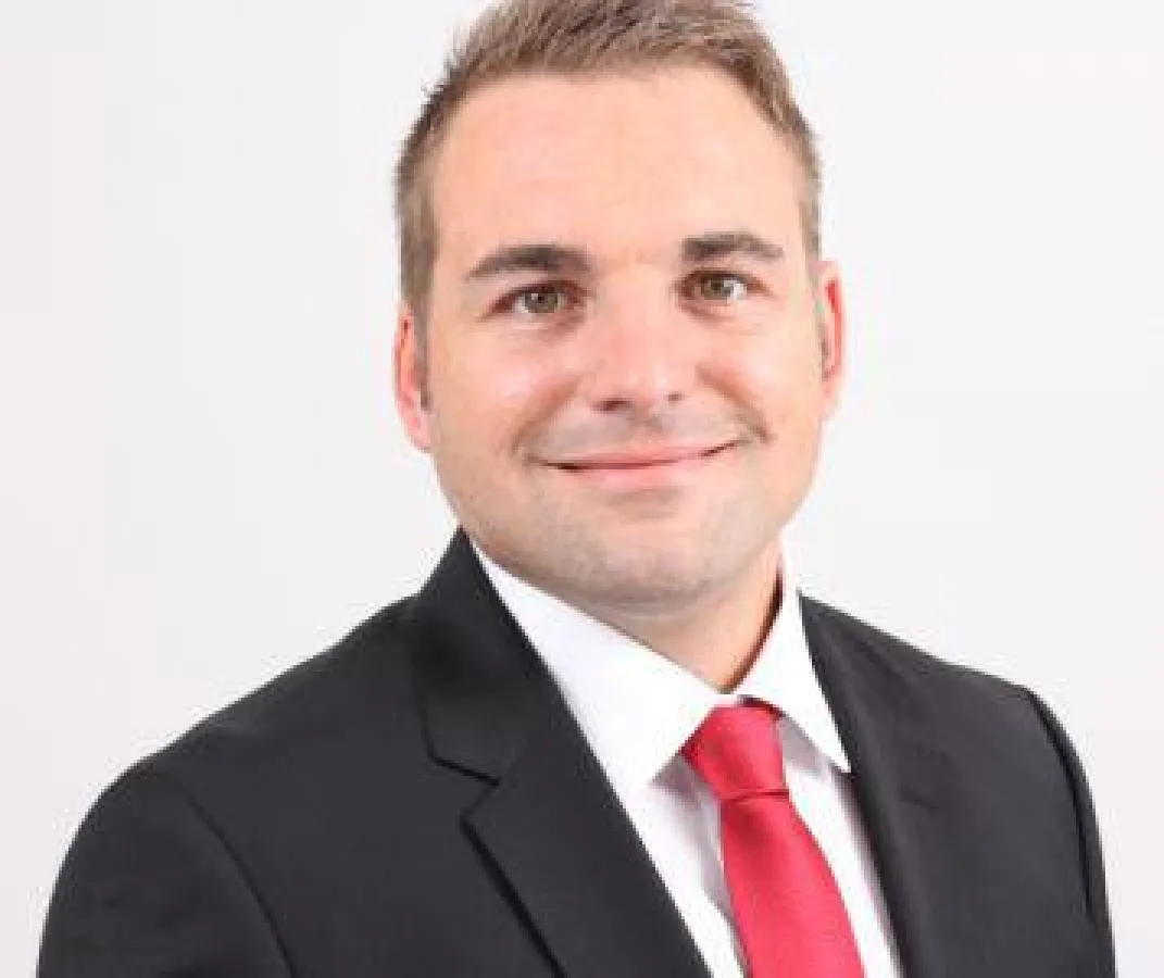 Stefan Back, Immobilienkaufmann