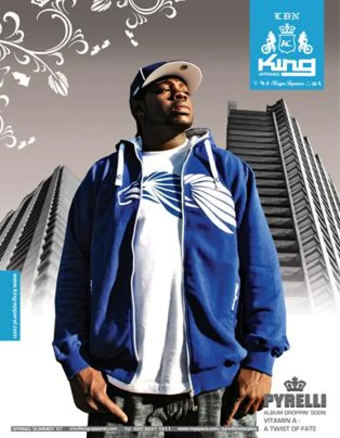 Pyrelli im King Apparel Prestige Suit, 5950 New Era Cap und Prestige Tee