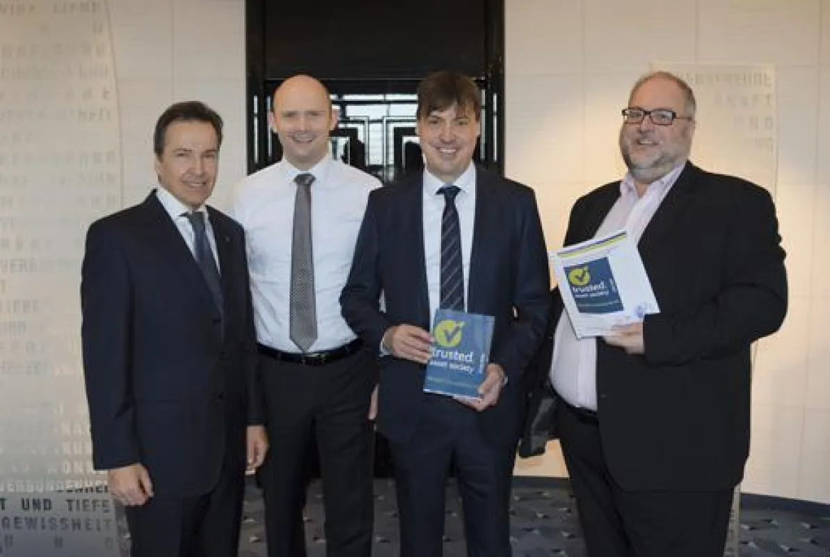 Verleihung des Zertifikates der Trusted Asset Society
