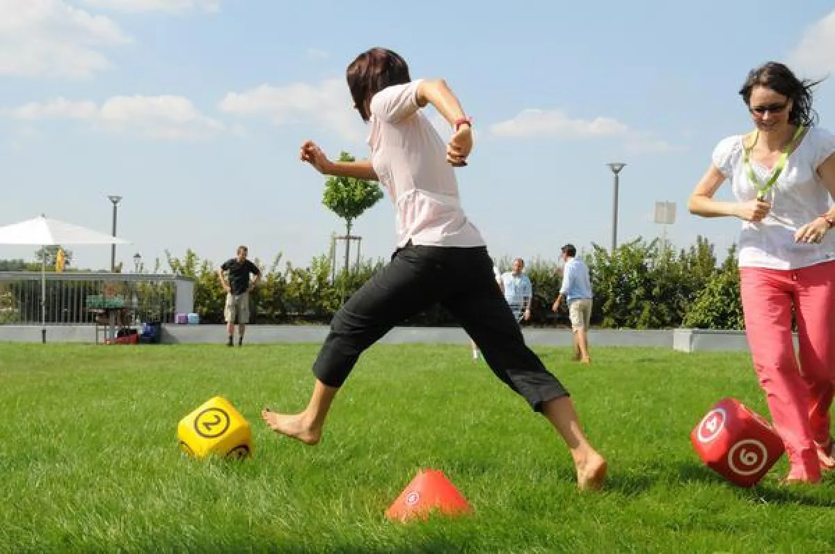 Sixcup - das Spiel mit den bunten Würfeln transformiert die Seminarerfahrung in den Berufsalltag.