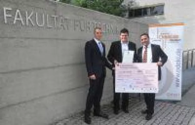 Bild: Reifegradmodell gewinnt Preis für die beste Abschlussarbeit "Digitale Transformation"