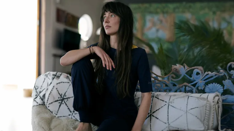 Minimalismus im Kleiderschrank: Wie Lounge Cherie Mode neu denkt Bild: Minimalismus im Kleiderschrank: Wie Lounge Cherie Mode neu denkt