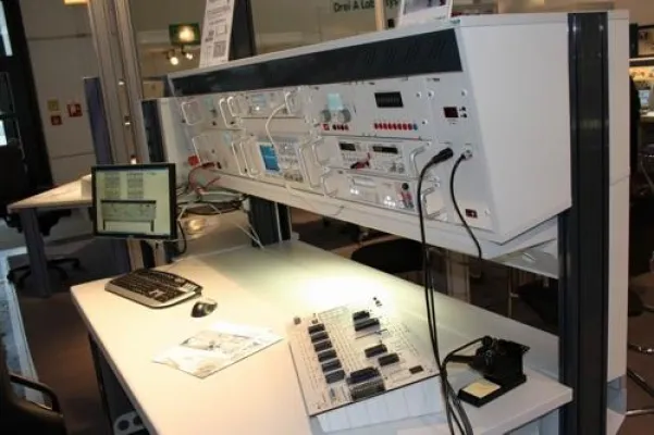 Bild: Erfolgreiche Messeteilnahme auf der Productronica 2009