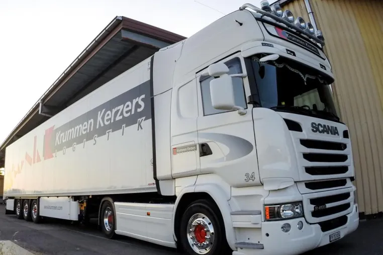 Bild: Standard von morgen schon heute erfüllt: Krummen Kerzers AG investiert in Kühlauflieger für Pharma-Transporte