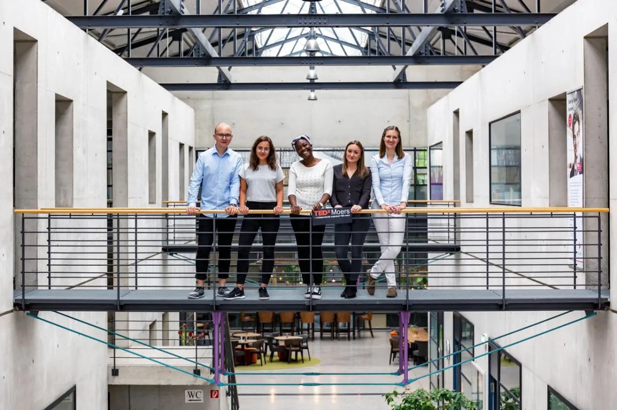 Das Team von TEDxMoers im Eurotec looop