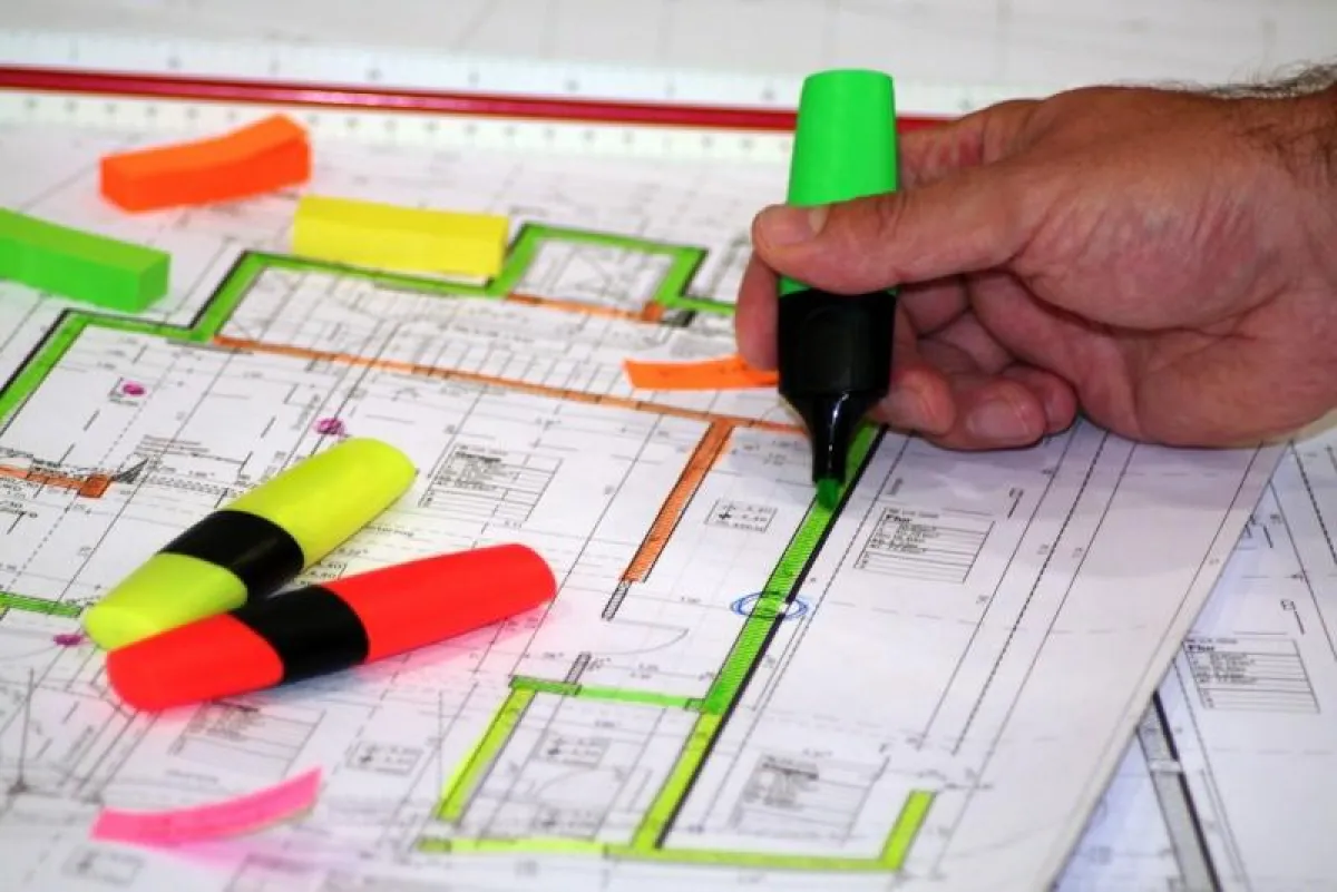 AVANTI 2010 bietet eine einzigartige Kombination aus AVA und CAD: Mit einem direkt im AVA-Programm integriertem Zeichenprogramm können Mengen grafisch ermittelt und direkt in das Leistungsverzeichnis 