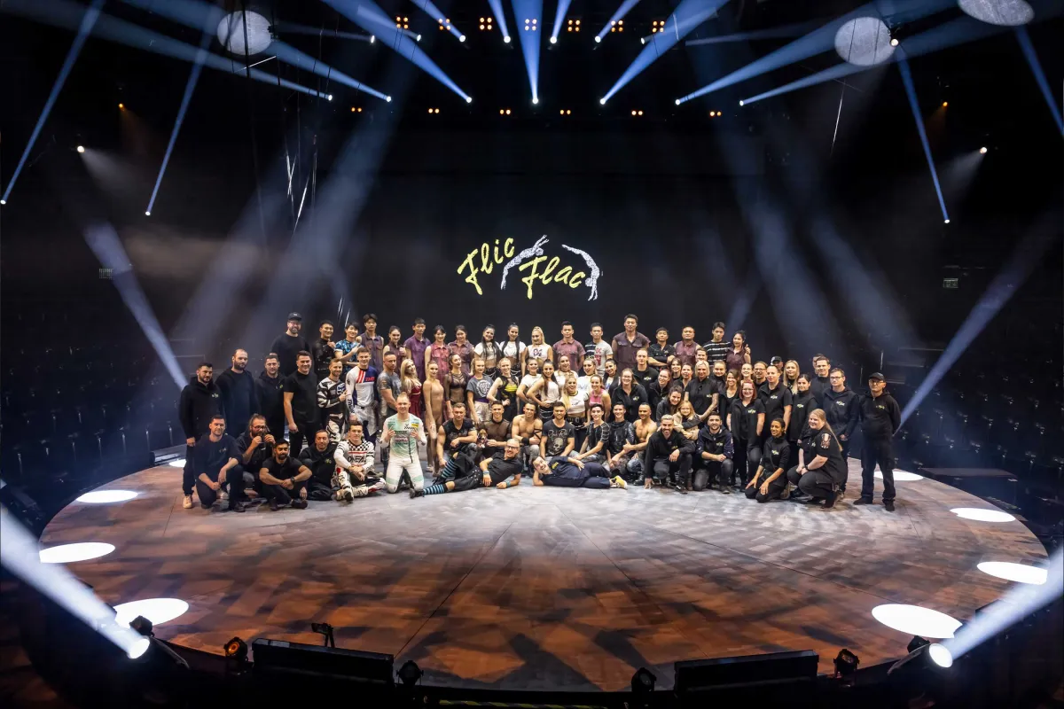 Gesamtes Flic Flac Team, Artisten und Crew (© Flic Flac NB GmbH )