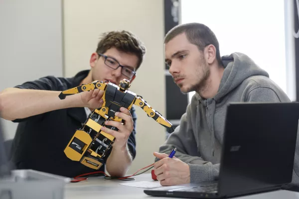 Bild: CHE-Ranking: Master Informatik der OTH Regensburg führt bayernweit