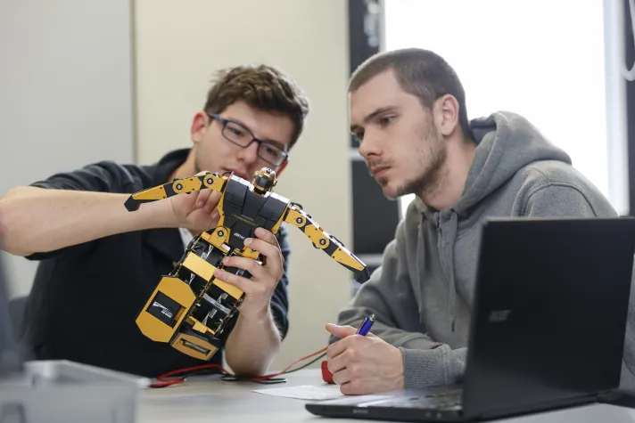 Bild: CHE-Ranking: Master Informatik der OTH Regensburg führt bayernweit