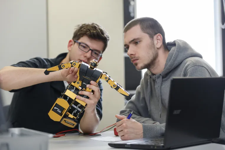 Bild: CHE-Ranking: Master Informatik der OTH Regensburg führt bayernweit