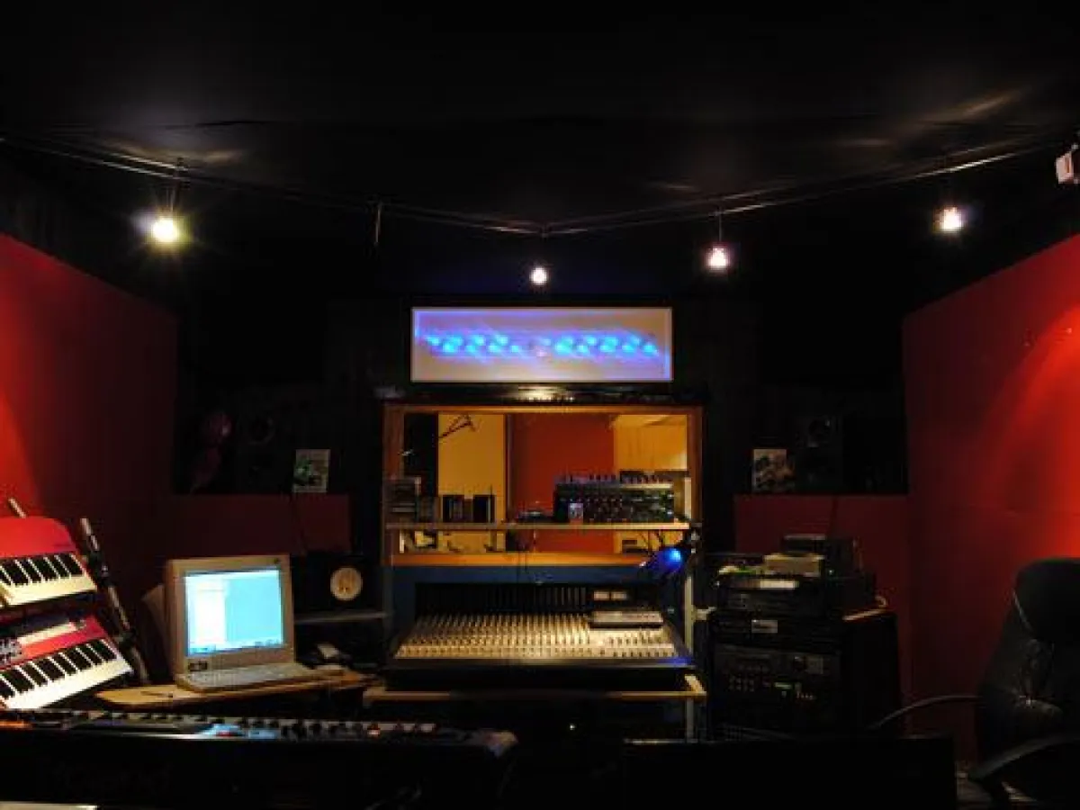 Von Profis lernt man bei der Produzentenschmiede, wie man Musik produziert