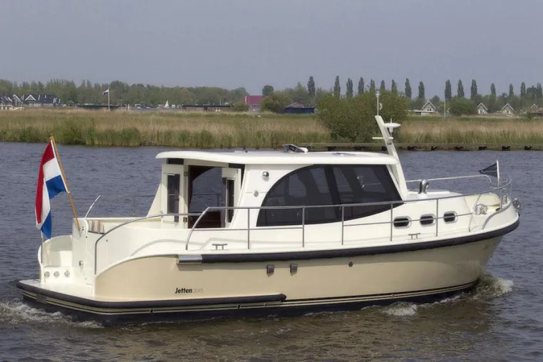 Bild: Yachtcharter-Schulz präsentiert Hausboot als Seniorenvariante auf der Messe BOOT & FUN BERLIN