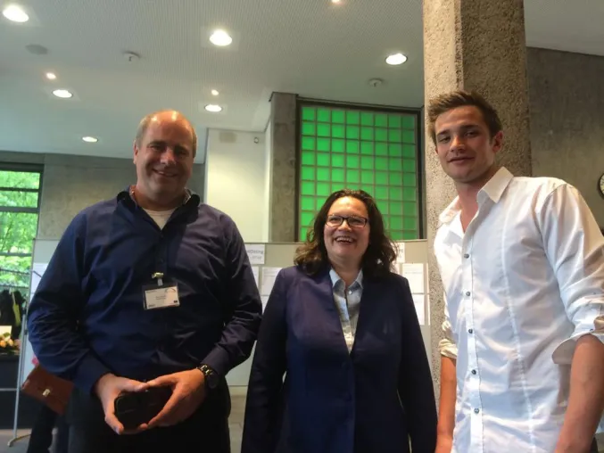 Bild: Eckert-Schüler begeistert Bundesministerin Nahles