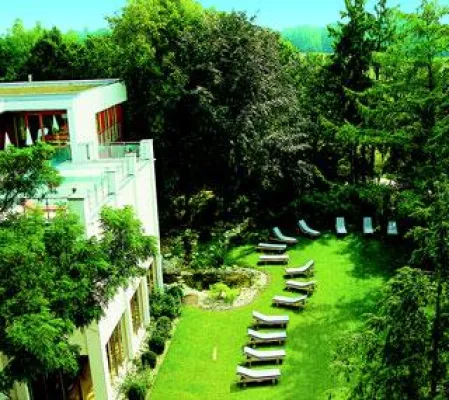 Bild: Das Bio- Vitalhotel Falkenhof bietet eine Thermalkur „Klassik“ an