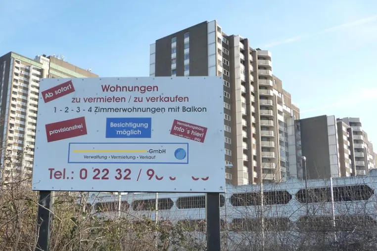 Bild: Mahnmale der Immobilienspekulation und Vernachlässigung