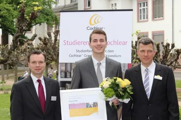 Ehrung für hörgeschädigten Informatik-Studenten aus Stuttgart: Simon Schäfer (21) erhält Clark Stipendium Bild: Ehrung für hörgeschädigten Informatik-Studenten aus Stuttgart: Simon Schäfer (21) erhält Clark Stipendium