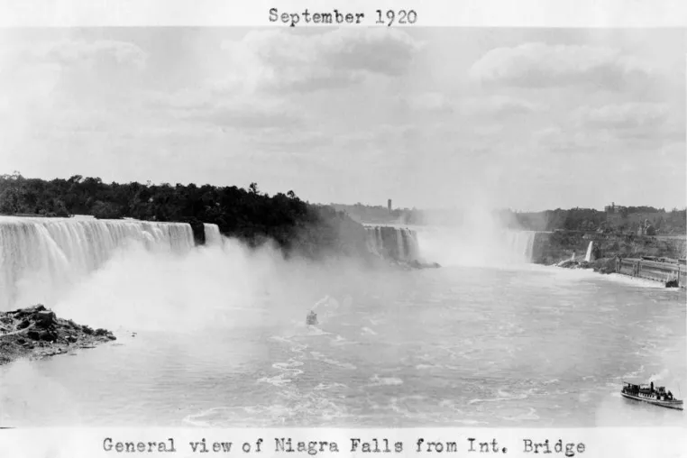 Birgit Schlieps - Niagara Falls - Ausstellung im Grenzwachturm Schlesischer Busch Bild: Birgit Schlieps - Niagara Falls - Ausstellung im Grenzwachturm Schlesischer Busch