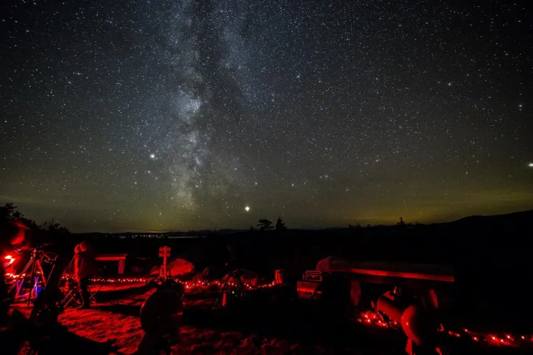 Bild: Katahdin Woods and Waters Nationalmonument wird erstes internationales Lichtschutzgebiet der Ostküste der USA