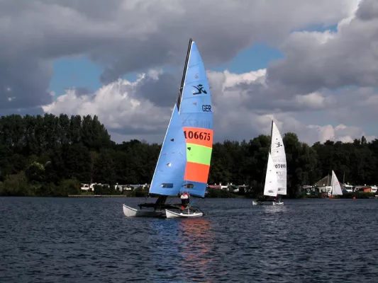 Bild: Düsseldorfer Herbstregatta mit fast 50 Booten - Veranstalter vom großen Erfolg überrascht