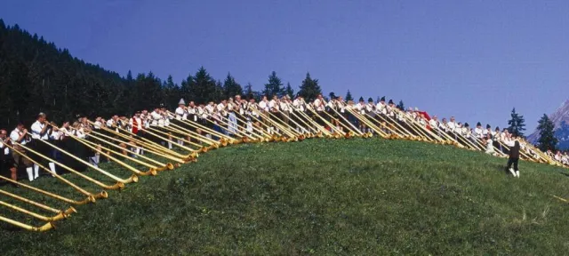 Ein Fest für alle Sinne - 3. Internationales Alphornfestival im Kleinwalsertal Bild: Ein Fest für alle Sinne - 3. Internationales Alphornfestival im Kleinwalsertal