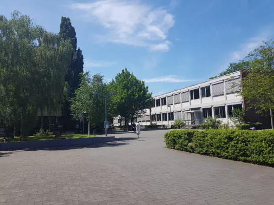 Bild: Last-Minute-Ausbildungsstart im Oktober für Sprachen noch möglich an Übersetzer- und Dolmetscherschule Köln 