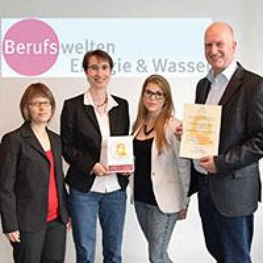 Award-Übergabe an das Berufswelten-Team