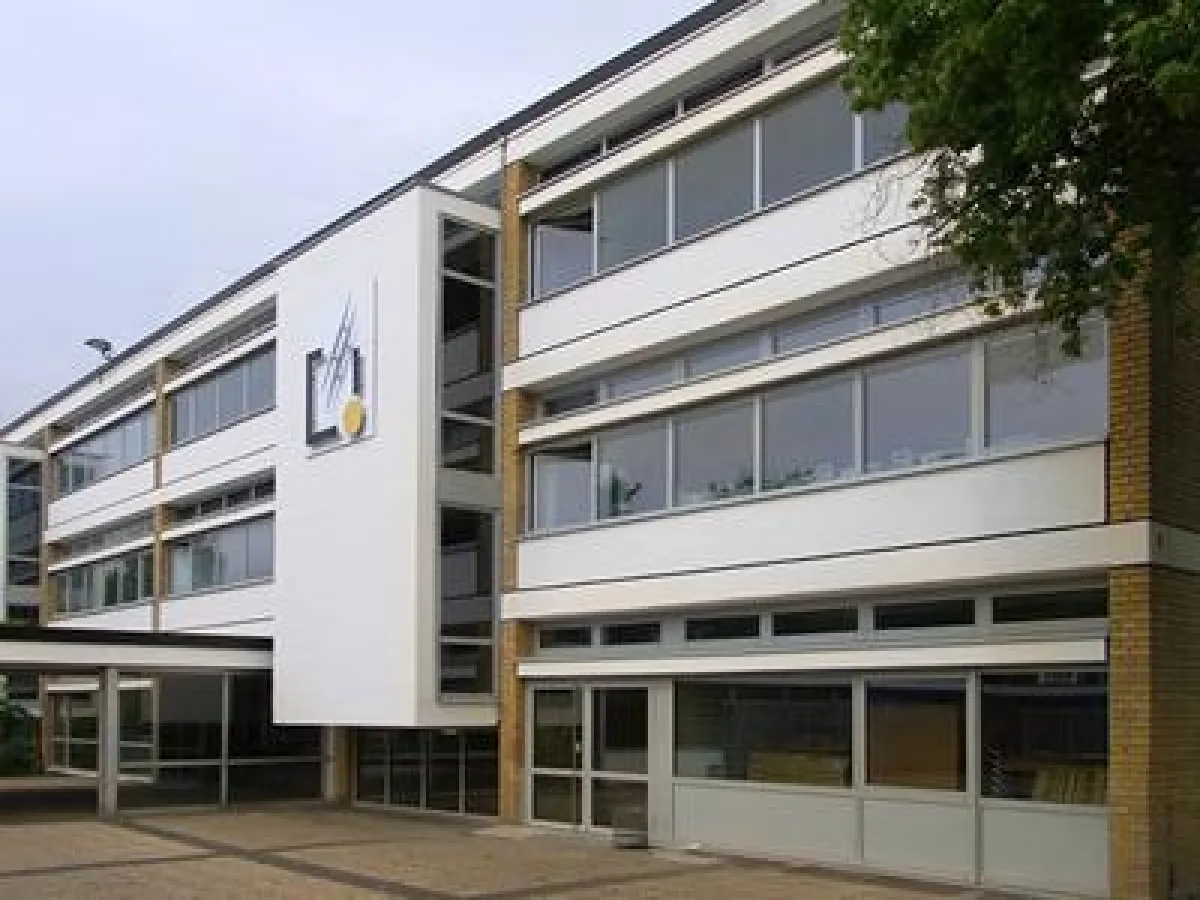 Fassade mit ISO-Shadow Gläsern