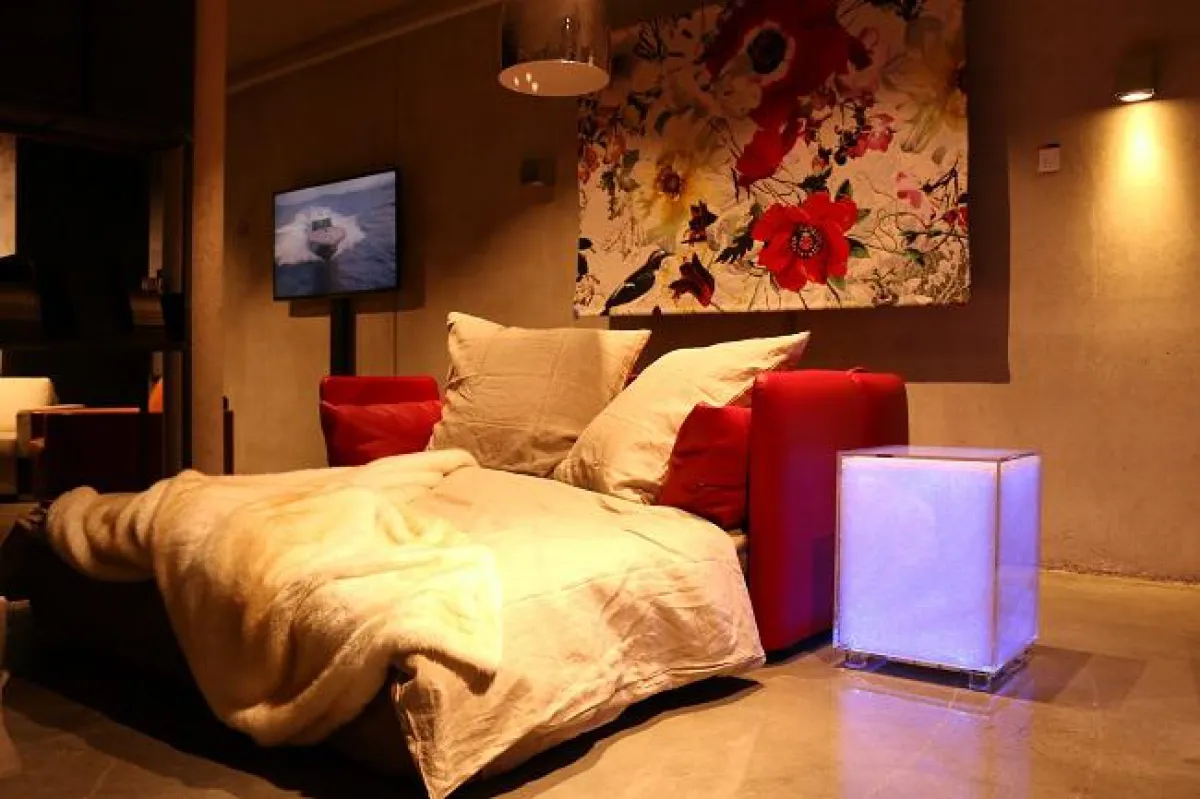 Cube mit Kristallglasfüllung 53x40x40 cm