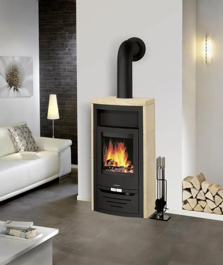 Wirtschaftlich heizen: Mit Braunkohlenbriketts hält der Ofen bis zu zwölf Stunden die Glut