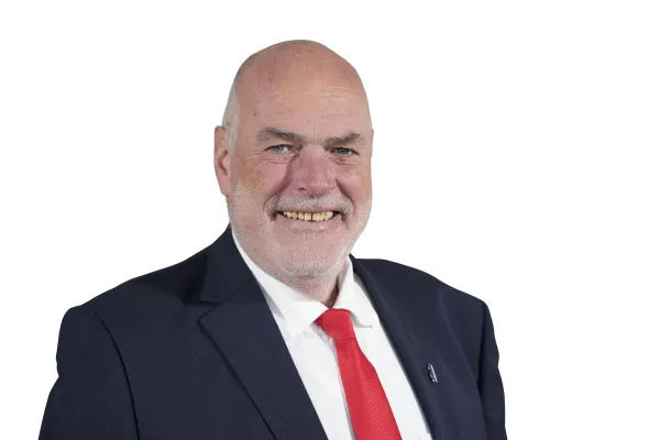 Bild: All Service Sicherheitsdienste GmbH ehrt Peter Haller zum 35-jährigen Firmenjubiläum