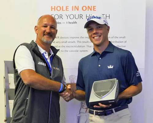 Bild: BEMER-Sportbotschafter Max Rottluff auf Top-5-Kurs bei der Mackenzie Tour