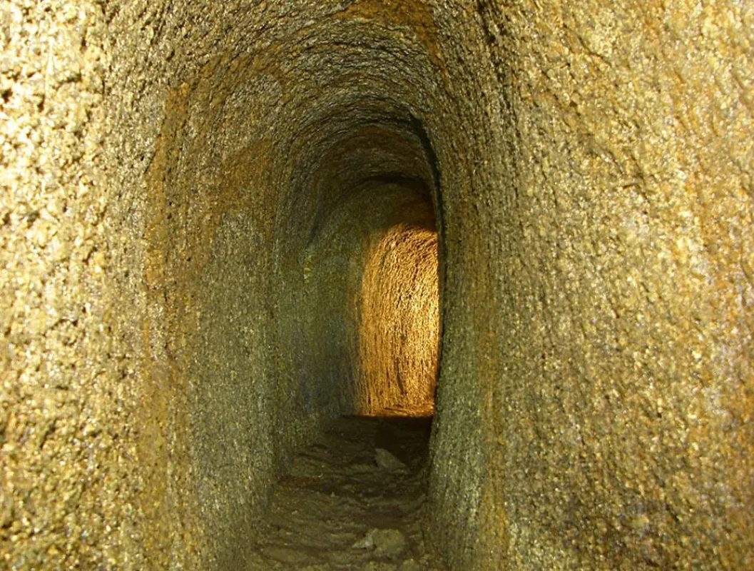 Blick in einen Erdstall (Quelle: Arbeitskreis für Erdstallforschung)