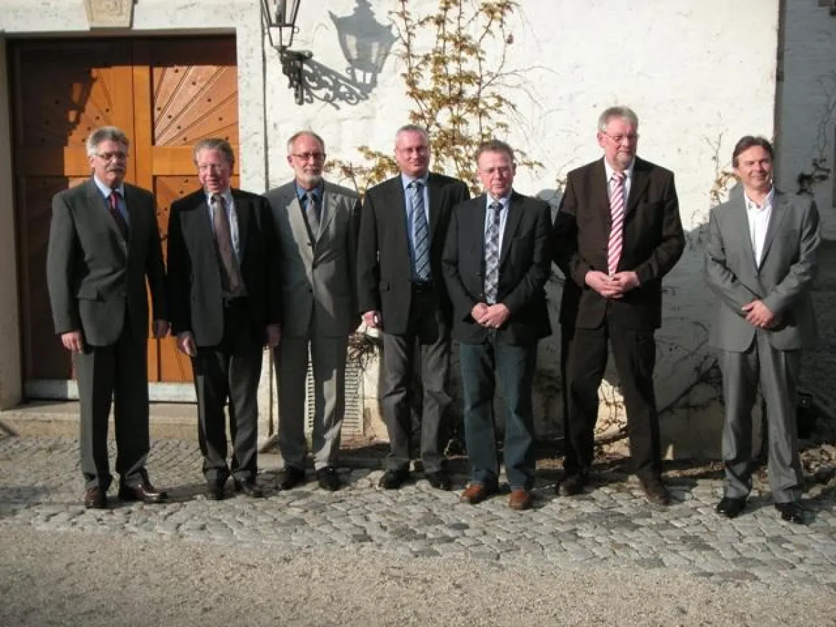 Der neu gewählte Beirat der Isolette-Gruppe International (v.l.n.r.): Reinhard Bäsecke, Michael Loose, Knut-Ulrich Röttger und Michael Achmann. Weiter auf dem Bild: Rüdiger Danders, Bernd Kalkbrenner 